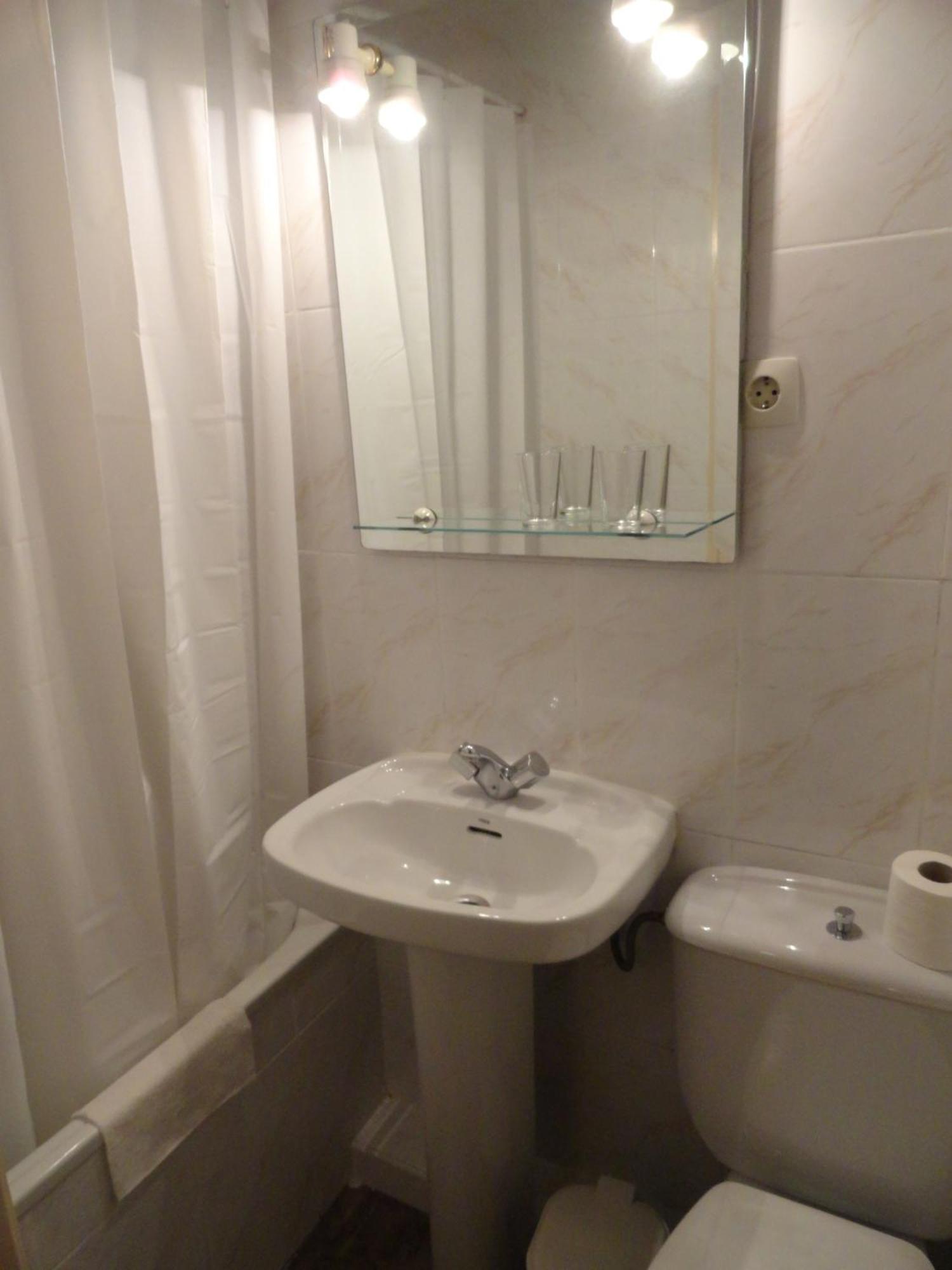 Hostal Alistana Madrid Exterior photo