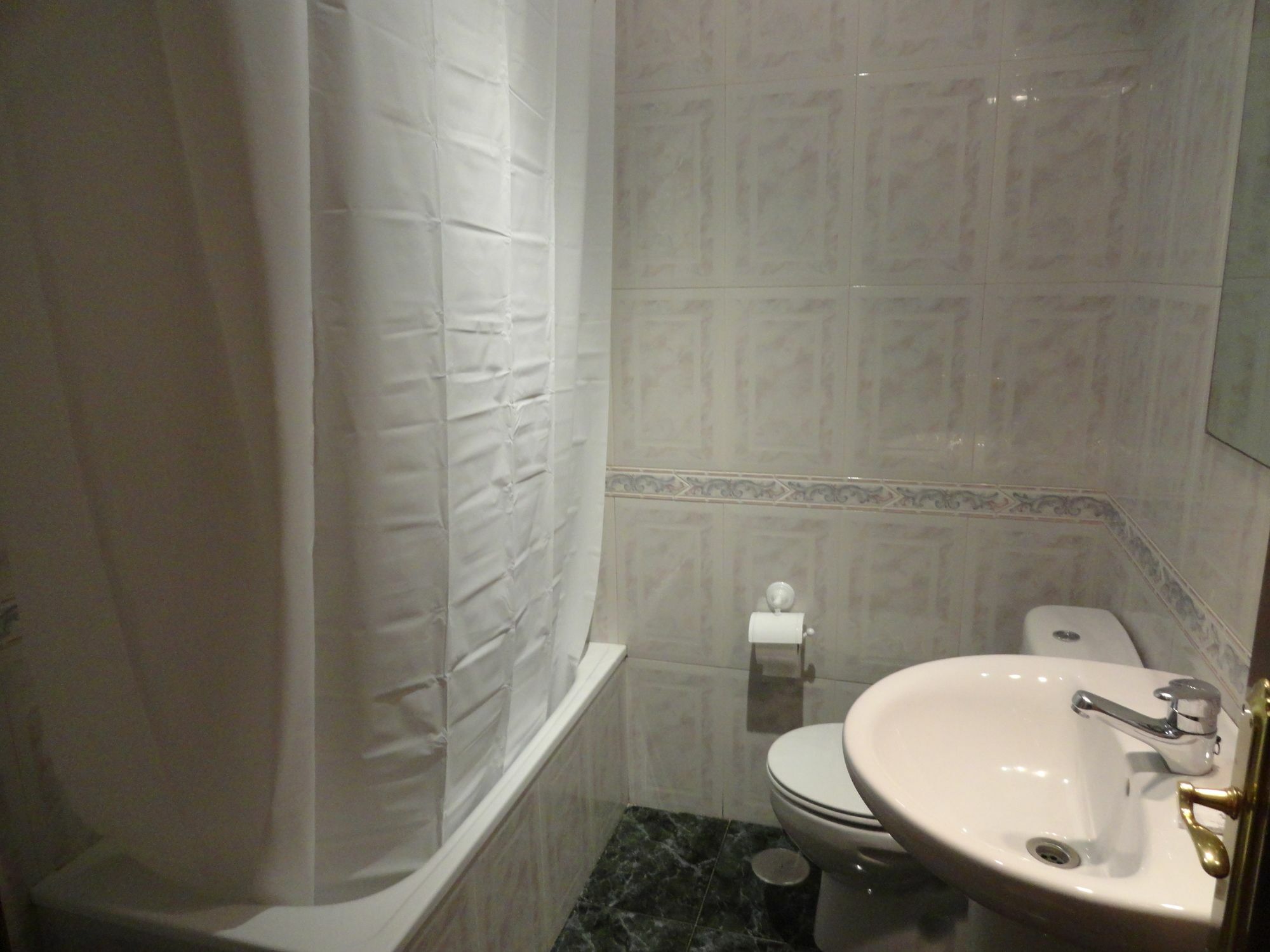 Hostal Alistana Madrid Exterior photo
